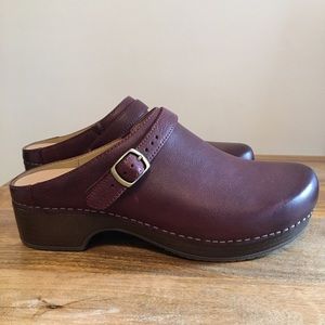 Dansko Berry clog - size 39 - burnished ruby